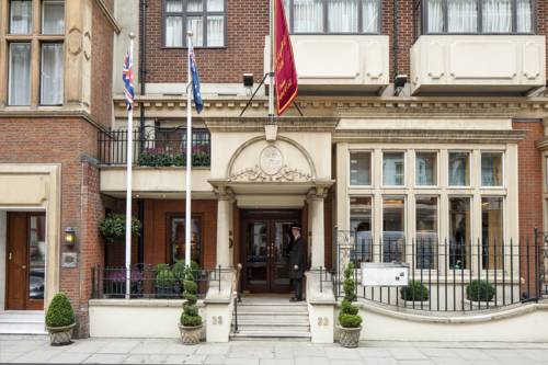 The Capital Hotel, Apartments & Townhouse reception